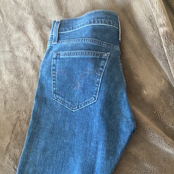 NWT Levi’s! Never been worn. Medium wash. Size 26. - Picture 4 of 5